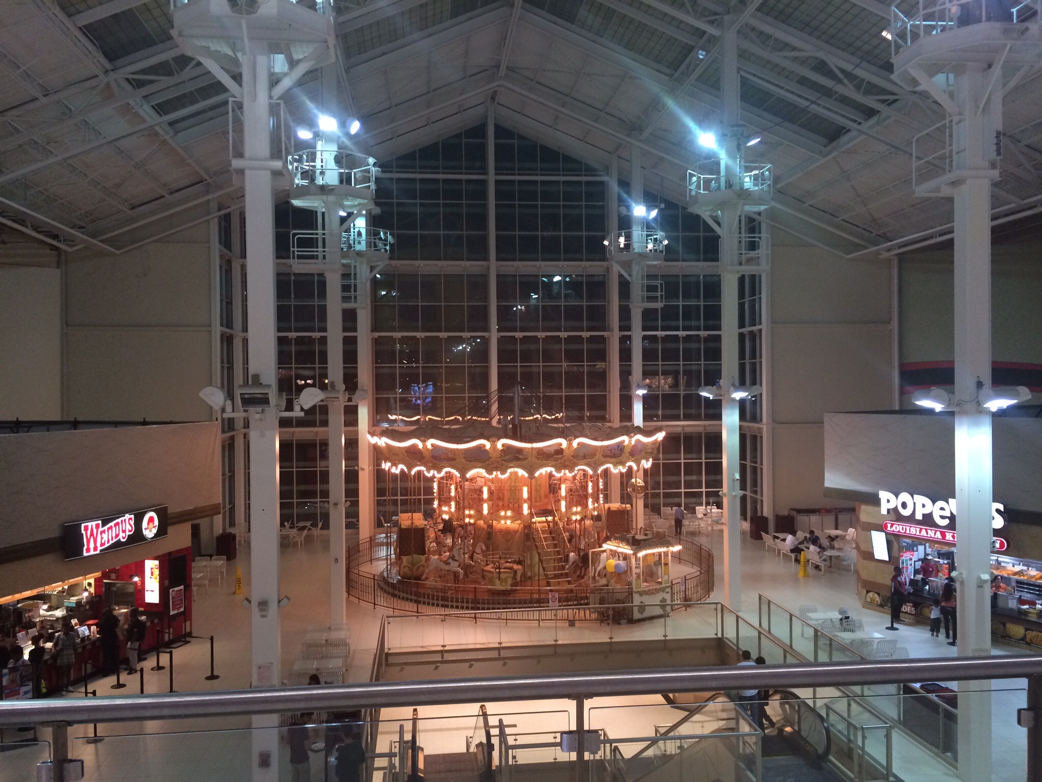 Palisades_Center_food_court_with_Venetian_Carousel_at_night